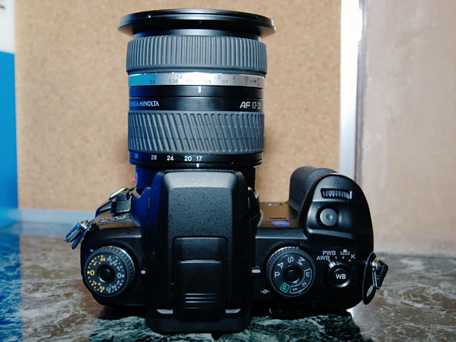 コニカミノルタ、手ぶれ補正機構内蔵一眼レフ「α-7 DIGITAL」