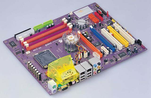 ECS、AMD/Intel両対応のSiSチップセット採用マザー