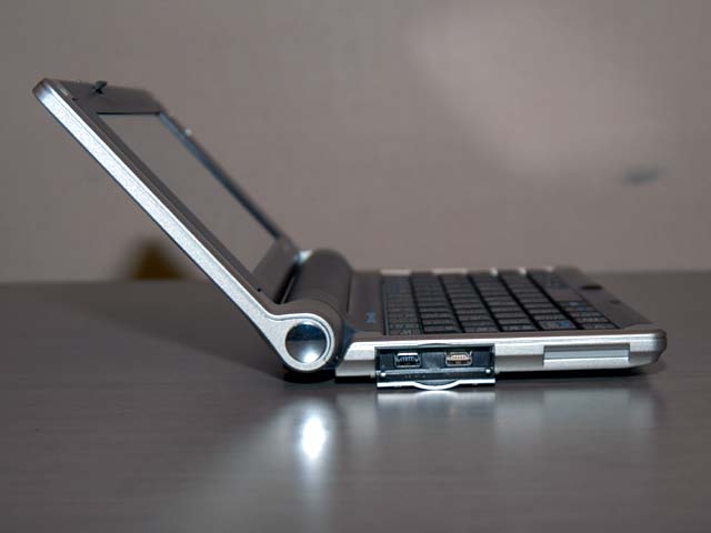 NTTドコモ、ハンドヘルドPC「sigmarion III」を発表