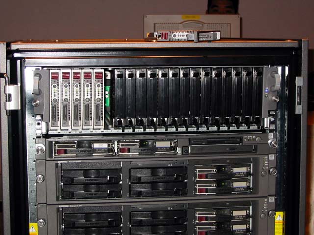 コンパック、ブレードサーバー「ProLiant BL」を発表