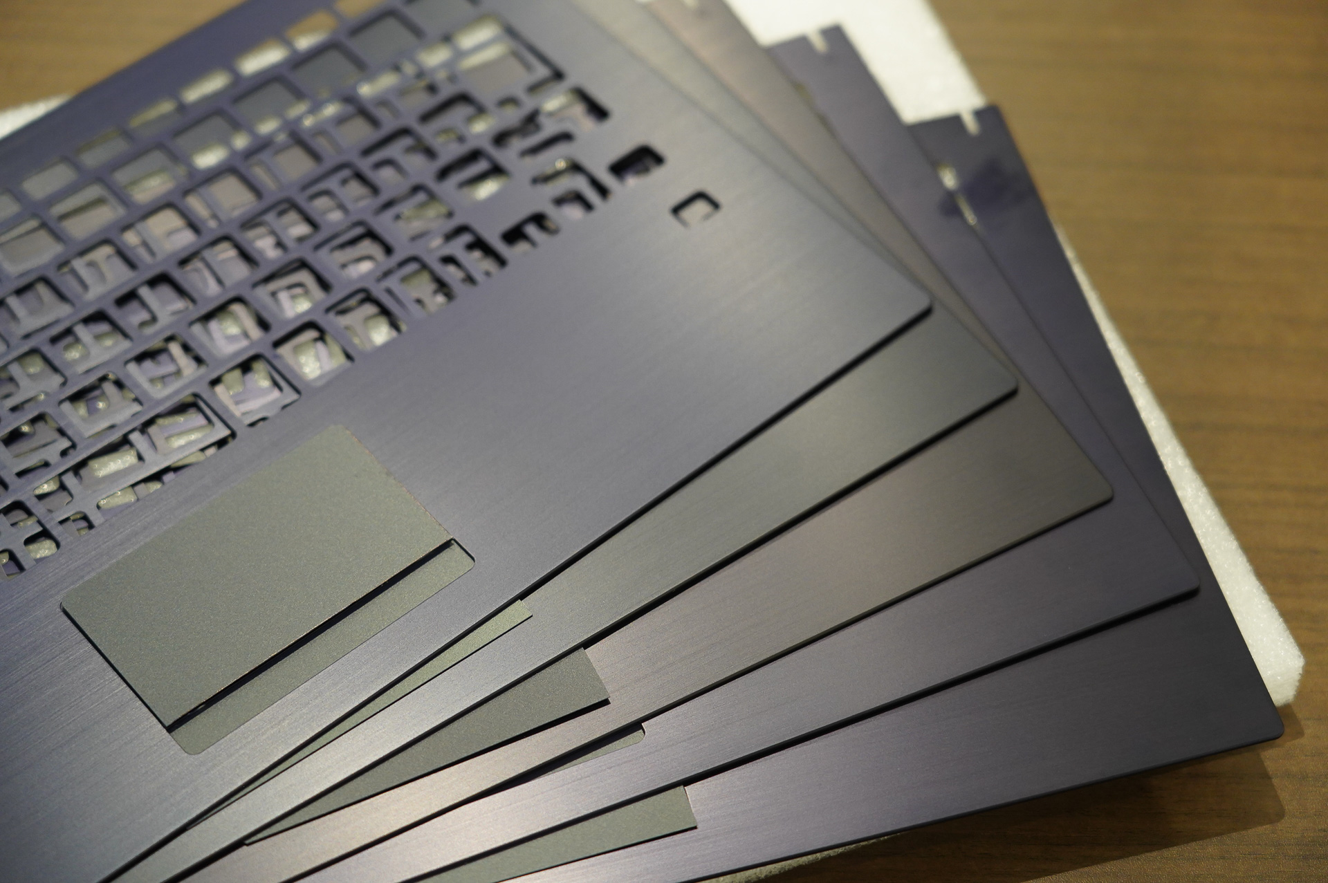 笠原一輝のユビキタス情報局】VAIO、工業製品では禁じ手の“揺れる仕様