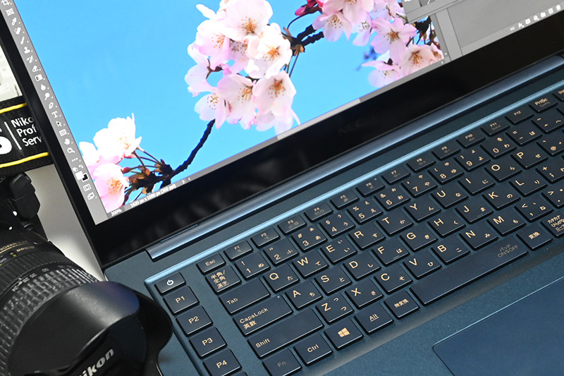 山田祥平のRe:config.sys】15.6型4Kノート「LAVIE VEGA」を使って