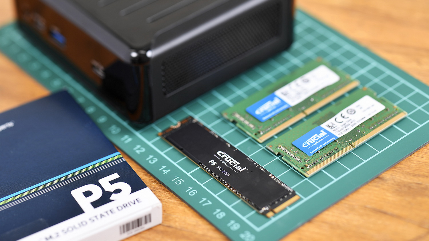 手のひらサイズの高性能8コアRyzenベアボーンキットをCrucialメモリ