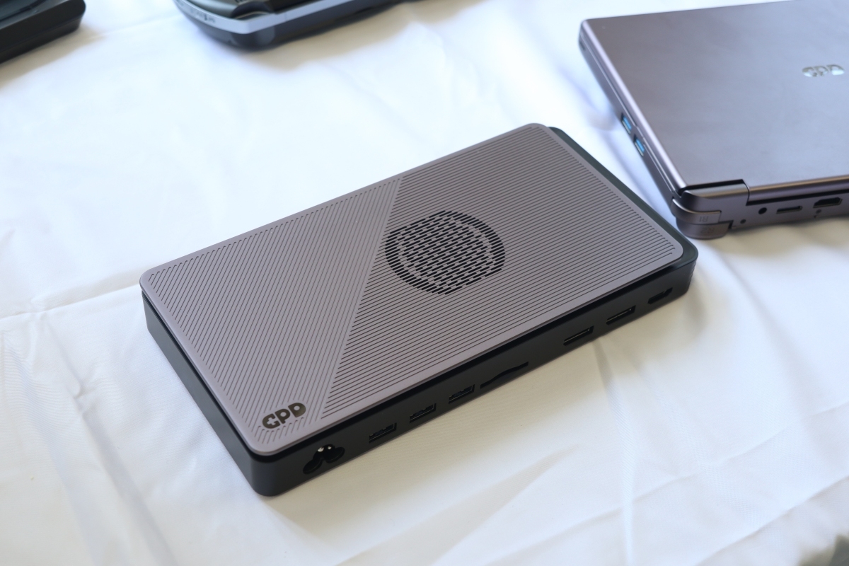 普通のノートをゲーミングノートに変身！Radeon RX 7600M XT搭載ドック