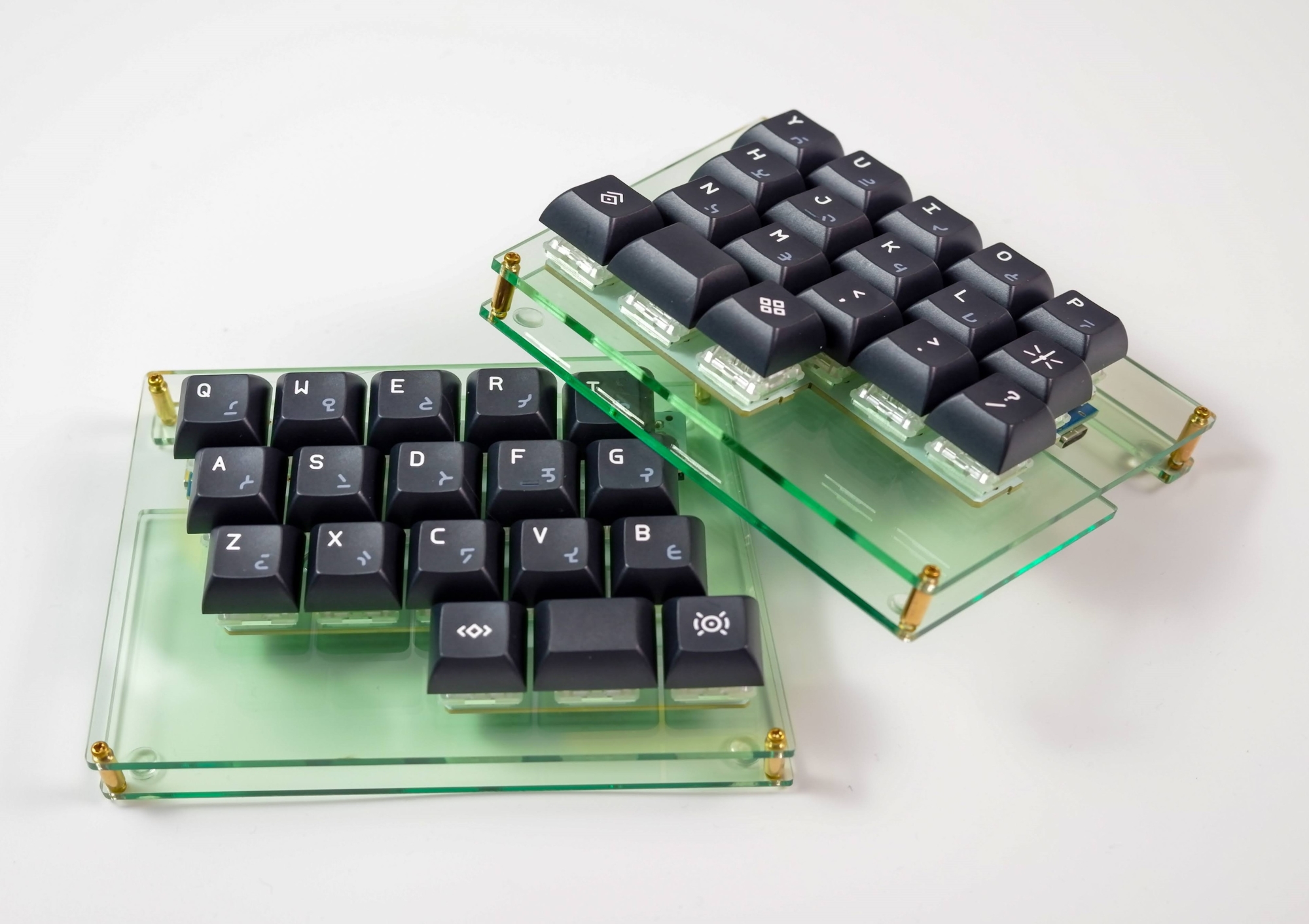 合計36キーの左右分割型キーボード「Gravity36」 - PC Watch