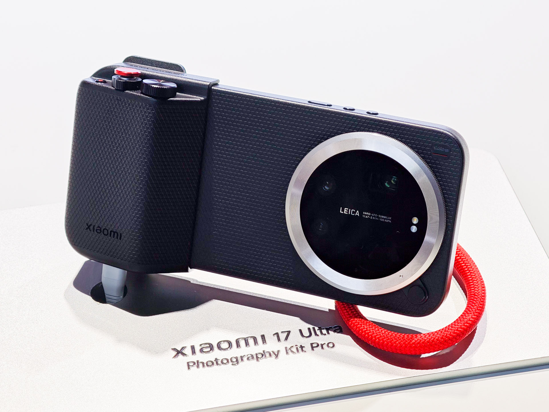 Xiaomi 17 Ultraの望遠はスマホで動くズームレンズ、高級コンデジ超え