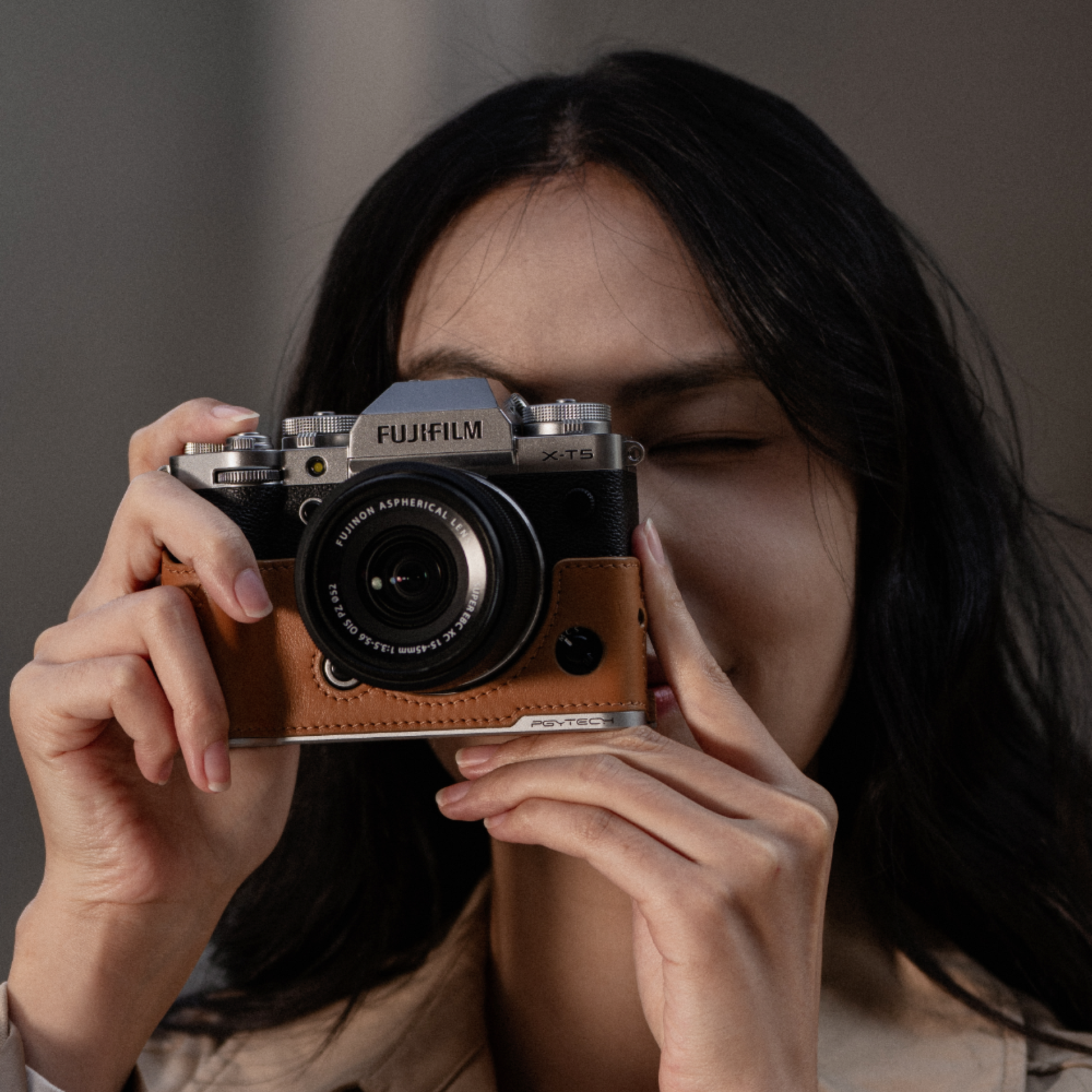 レザー カメラケース (FUJIFILM X-T5用 / クレイブラウン) – PGYTECH