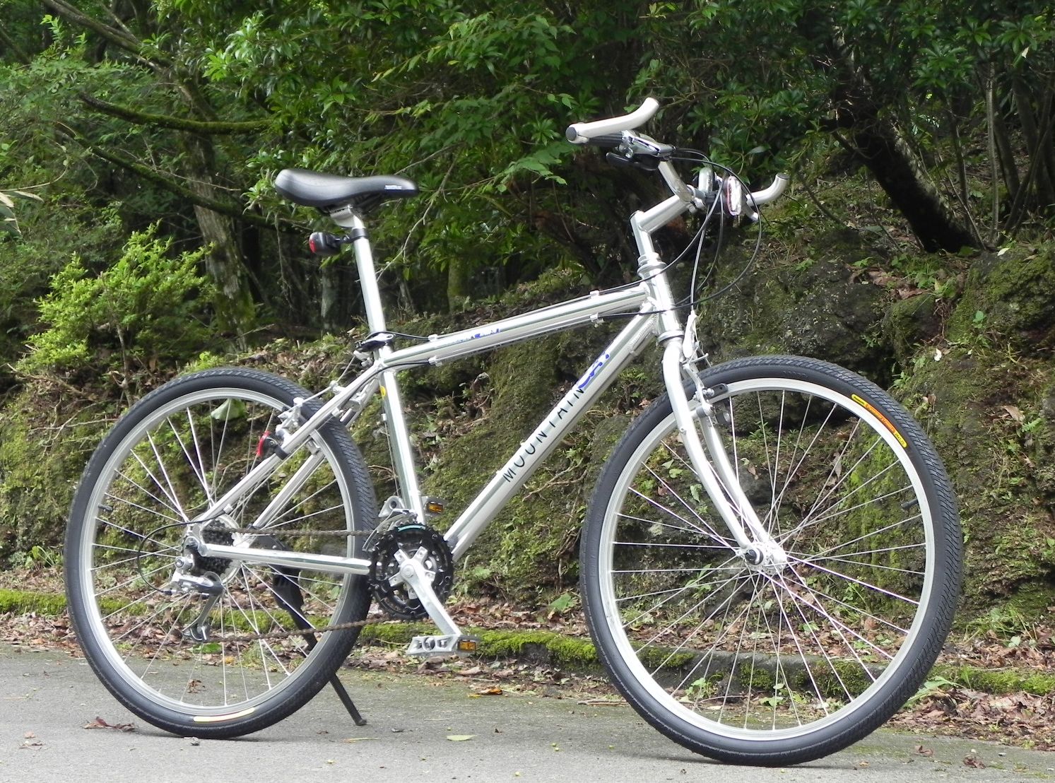 Panasonic Mountain Cat : 自転車はどれも銀色