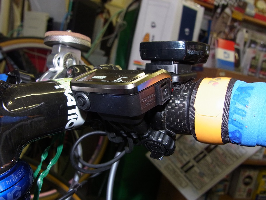 シマノXTR Di2システムインフォメーションディスプレイをロードバイク