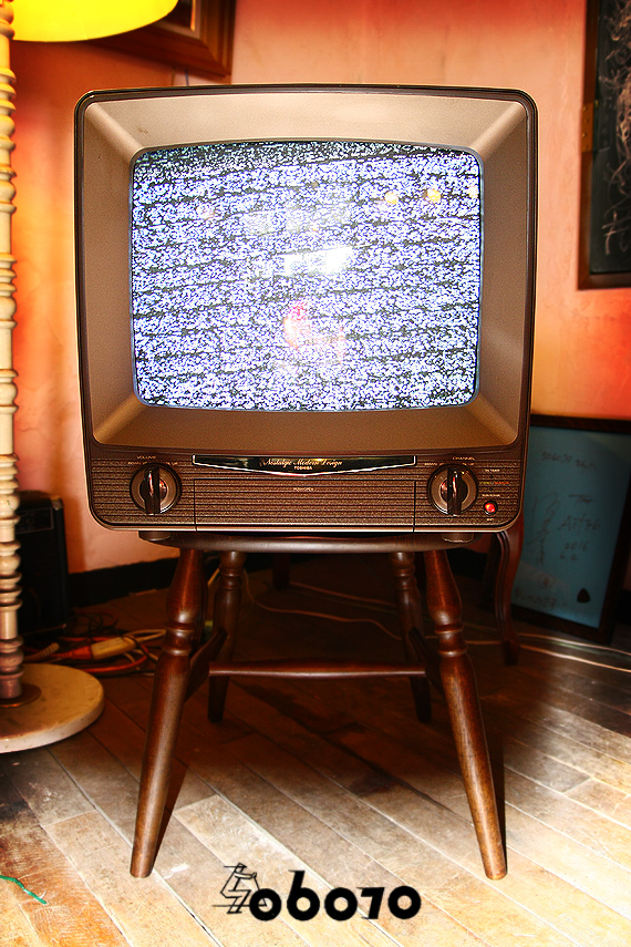 レトロデザイン ブラウン管カラーテレビ 東芝18RF1 外部入力端子アリ