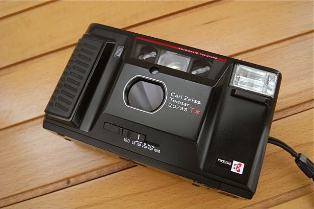 昭和最後に入手したカメラに耽る 〜 #002 Yashica T AF-D : スクエアな時間