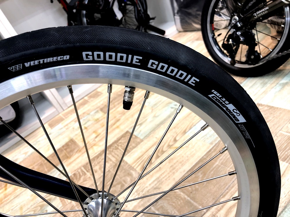 ブロンプトン適合タイヤ VEE TIRE GOODIE GOODIE/16×1-3/8入荷しました