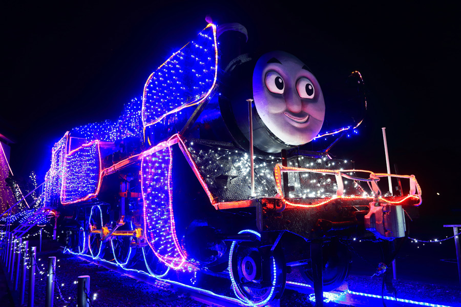 機関車トーマスのイルミネーション・福岡県須恵町 : 九州ロマンチック街道