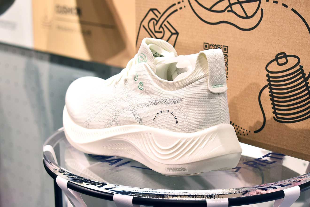 アシックス、リサイクル可能なランニングシューズ発売 単一素材・分解