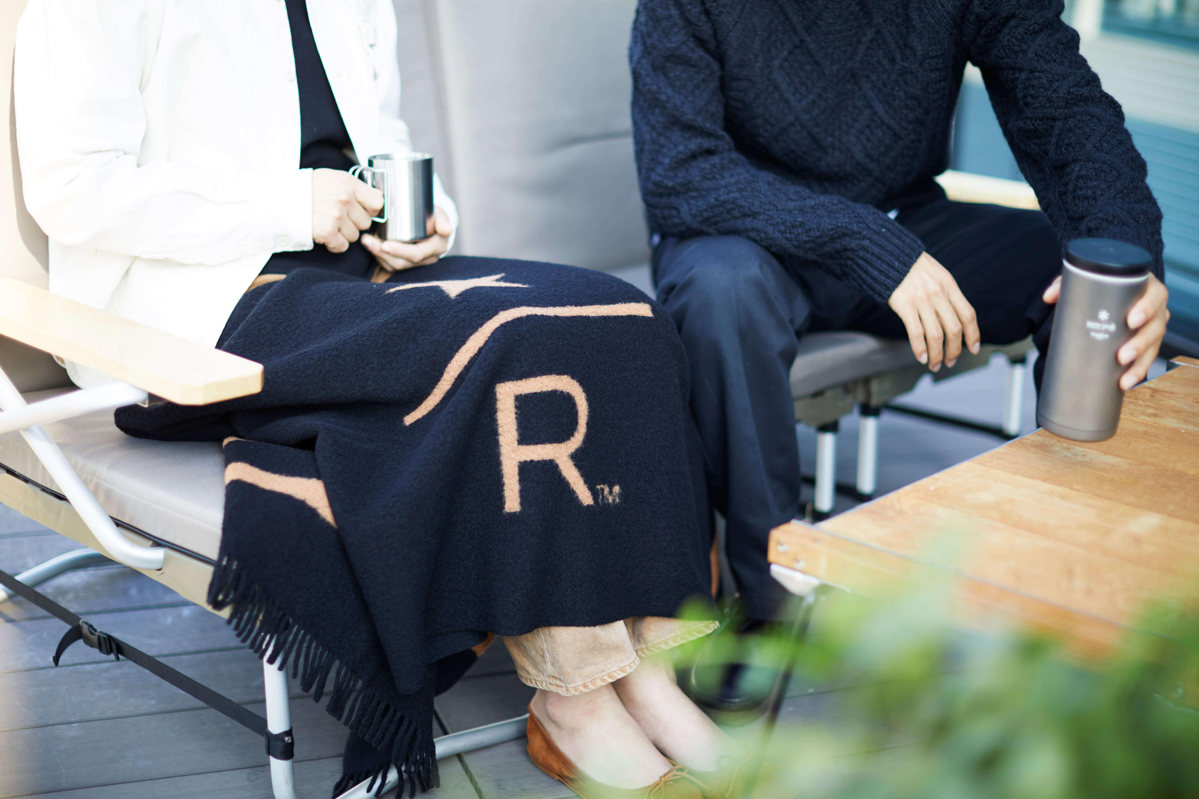 11/28発売開始】待望の第二弾！スノーピーク×スタバのブランケットと