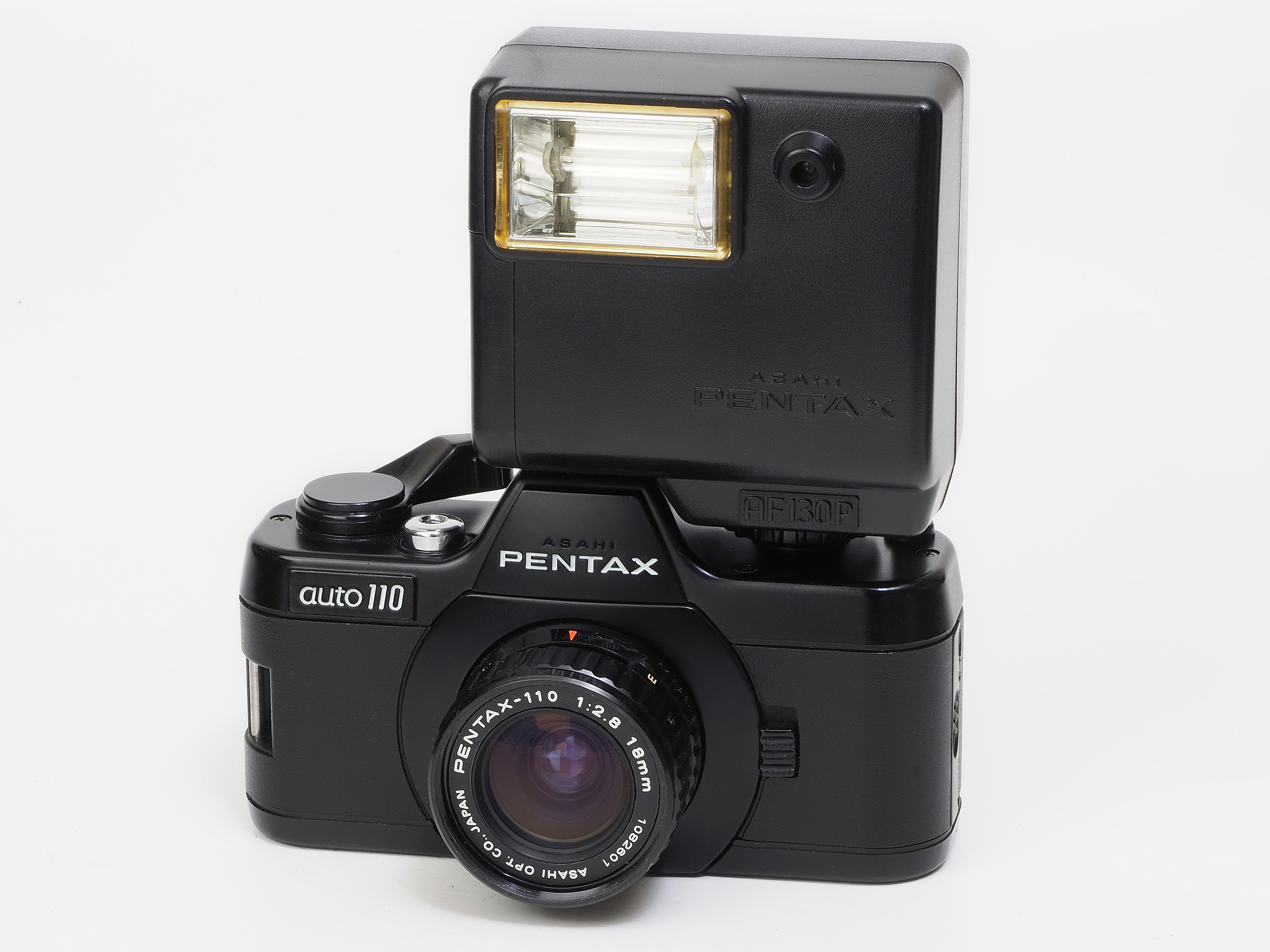 PENTAX auto 110 、レンズ3本、ワインダー、ストロボ付 📸 PENTAX Auto110 レンズ3本付きセット❗️ 110フィルム対応・超小型