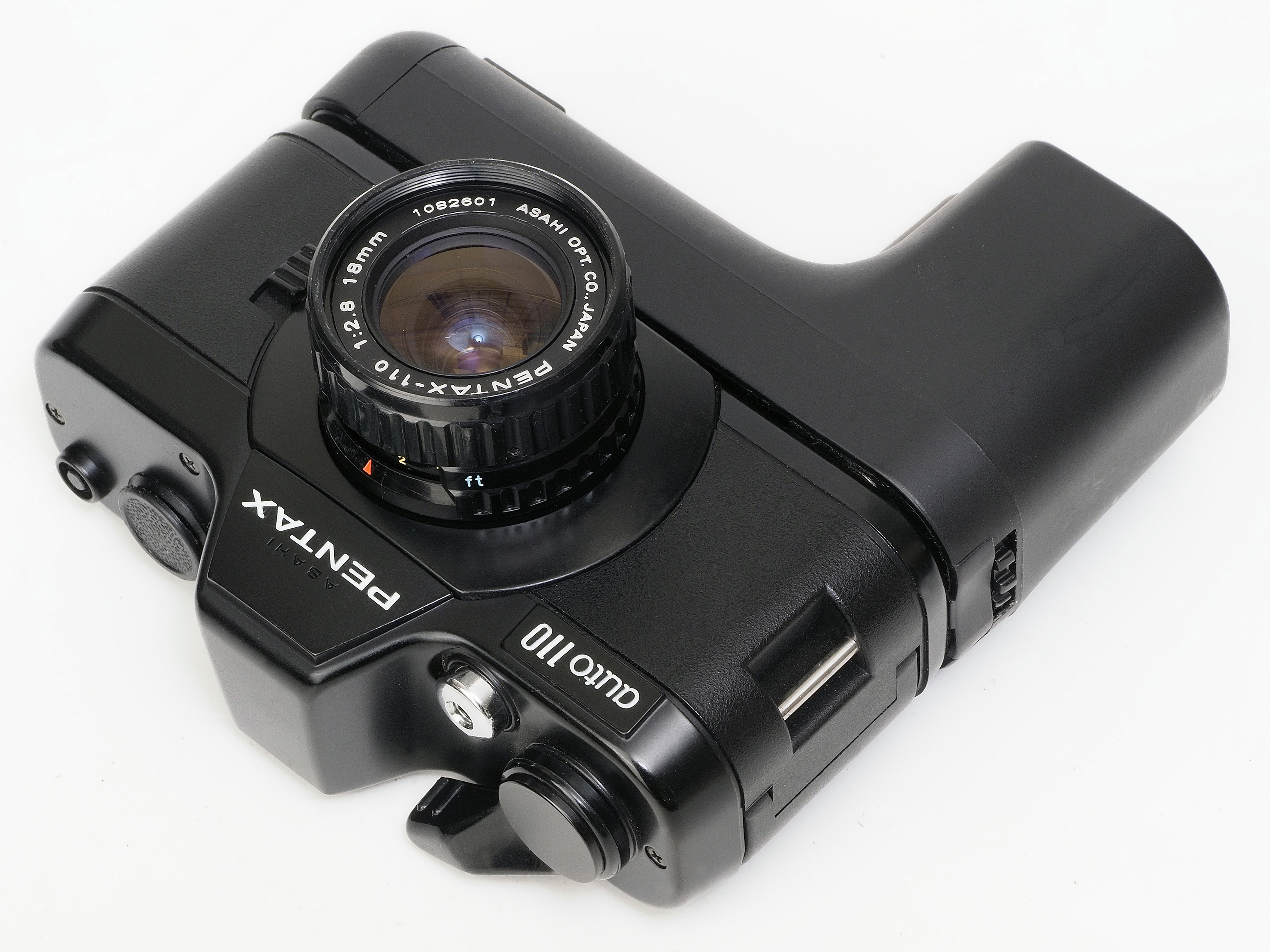 フィルムカメラ Pentax 110 赤城耕一：第18回 デザイン的必然性と思想を宿す正統派<br/>“一眼レフ