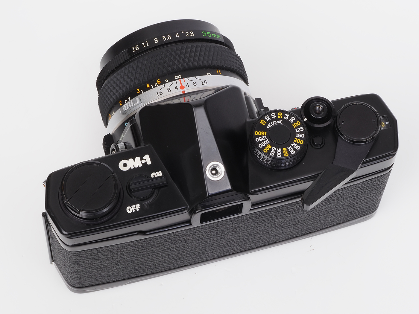 赤城耕一：第15回 「大きく、重く、シャッター音が大きい」一眼レフの