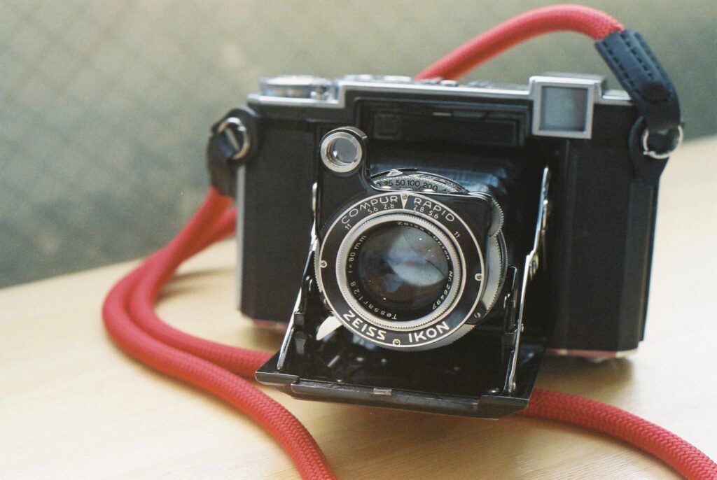 フィルムカメラレビュー】ZEISS IKON SUPERIKONTA 532/16 戦前から作
