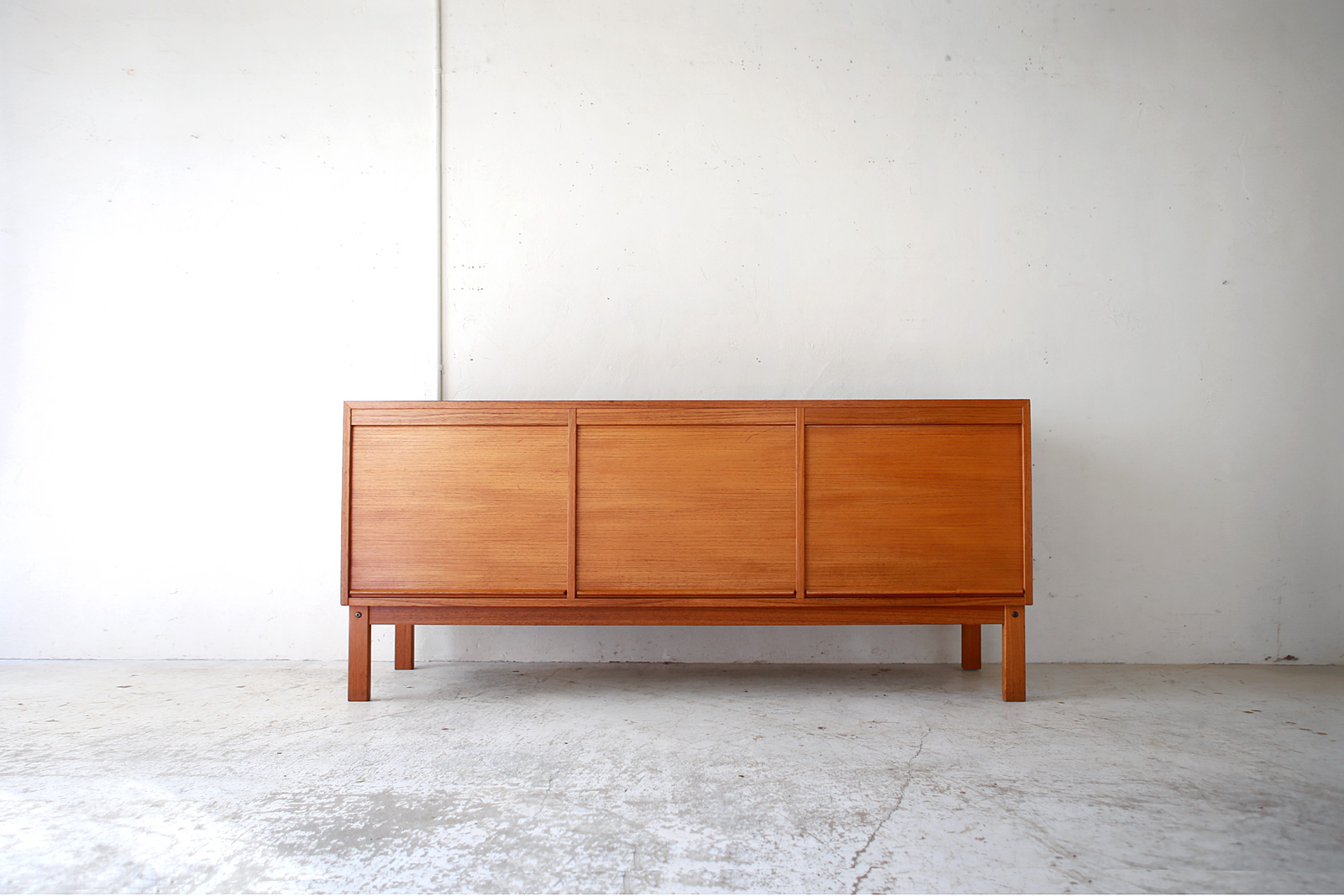 Bellows door Low Board from Denmark | phono | 金沢 北欧 中古家具