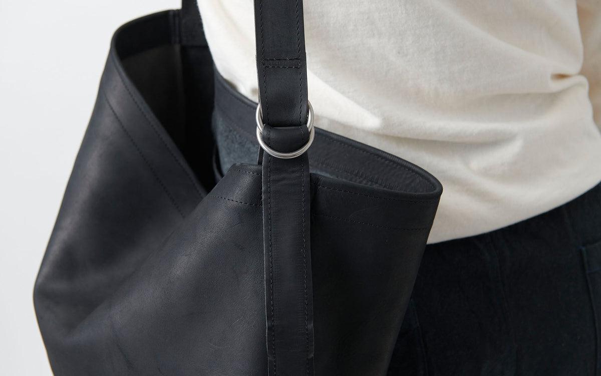 レザーショルダーバッグ black ＜S＞ – PINT_MN