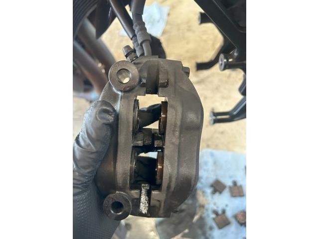 ZZR1400 フロント リヤブレーキキャリパー分解洗浄 神戸市西区