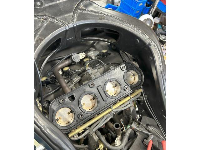 ZX10R ヘッドカバーガスケット交換 オイル漏れ修理 カワサキ