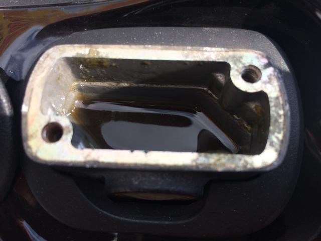 ホンダ ライブDioZX AF35 メンテナンスにてブレーキフルードの交換です