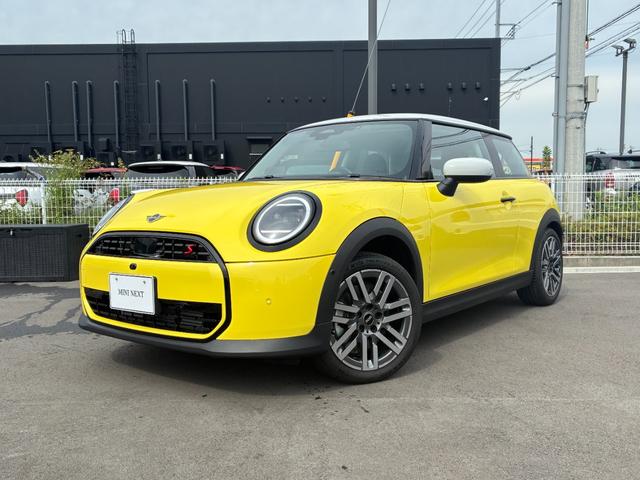 ミニ MINI 3 DOOR 2024年モデル COOPER Sの価格・性能・装備