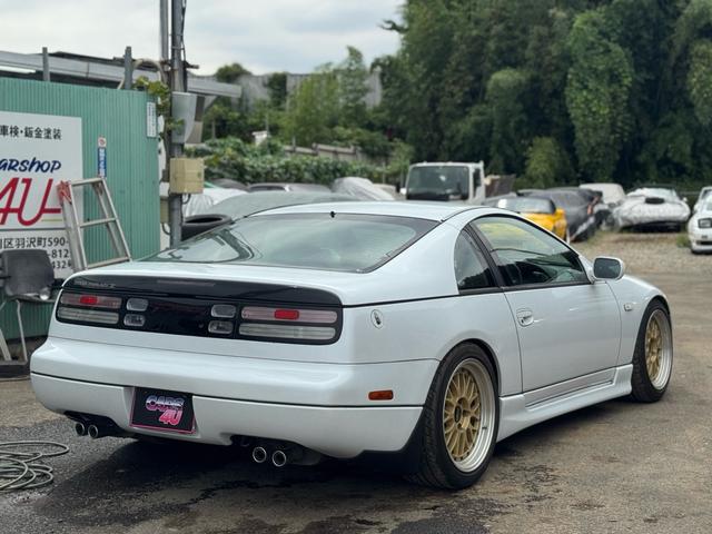 NISSAN FAIRLADY Z VERSION S | 2000 | PEARL WHITE | 185000 km