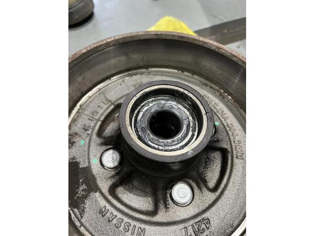 日産 E12 ノート リアハブベアリング交換｜グーネットピット