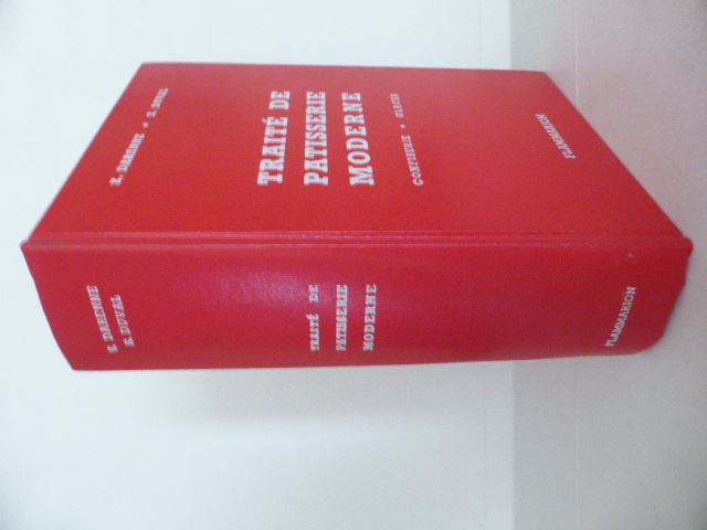 Traite de Patisserie Moderne. Guide du Patissier-Traiteur by