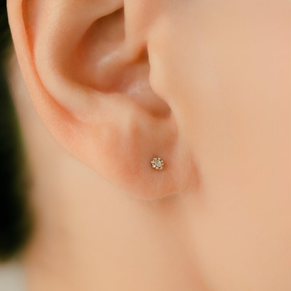 ラフダイヤモンド ボディピアス │ ラフカットダイヤモンドの軟骨