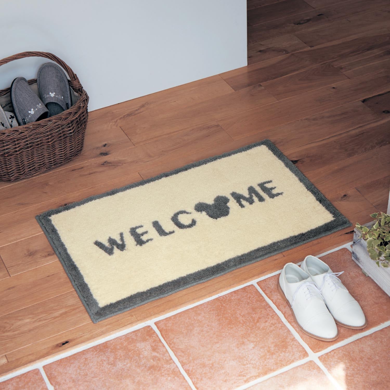 洗えるふわふわ玄関マット「ミッキーモチーフ」（ディズニー ラグ