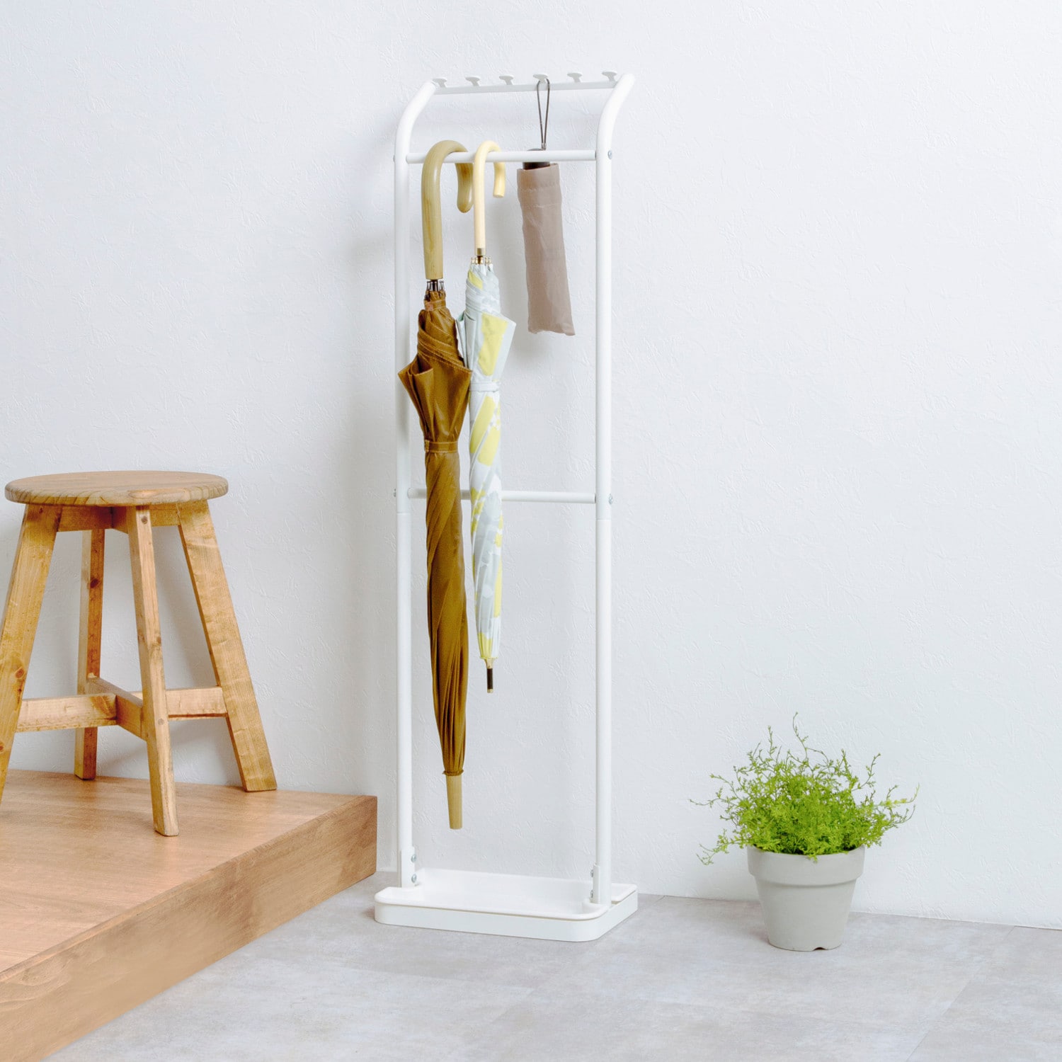 傘をかけて収納できる簡単組立のフック付き傘掛け（傘立て）｜通販の