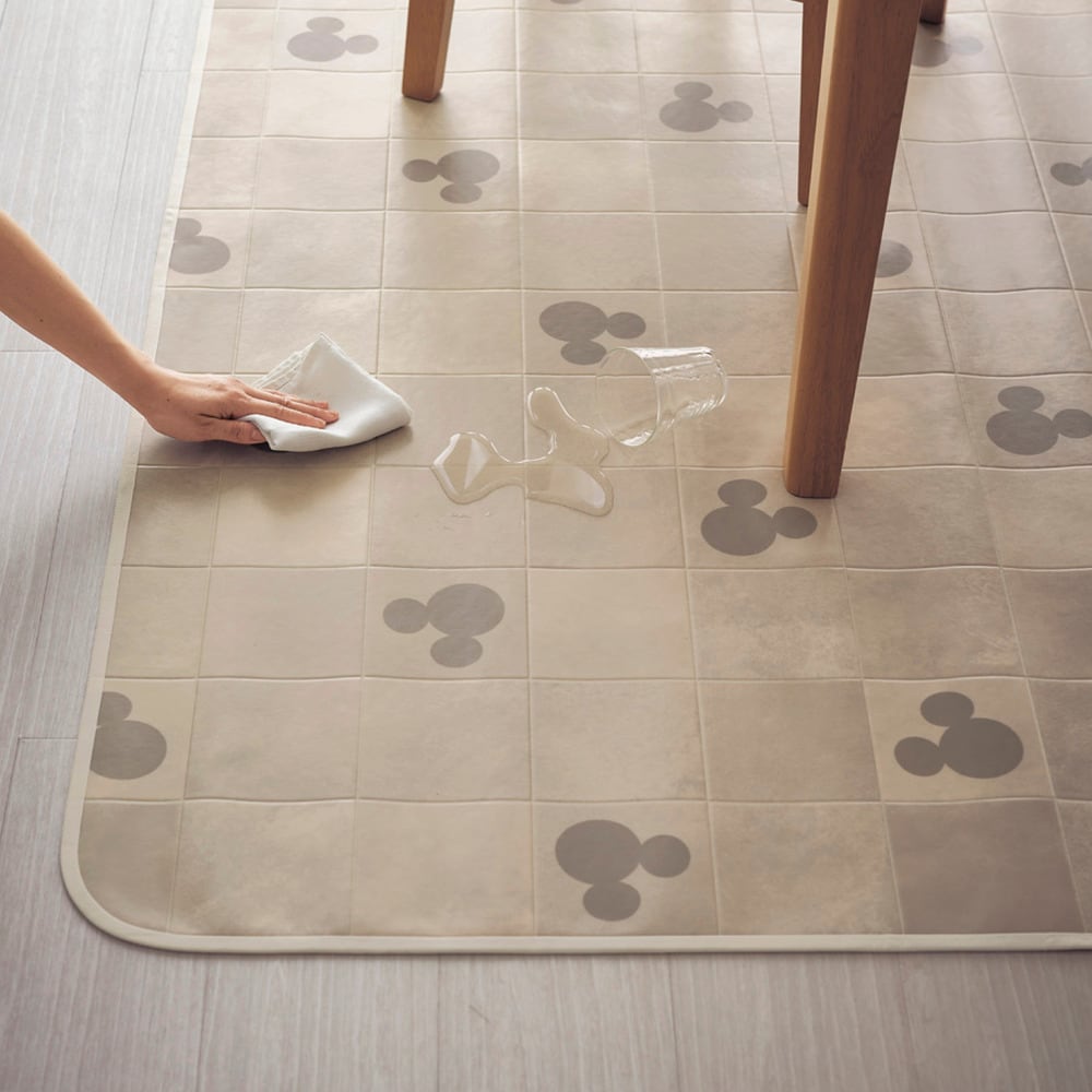 拭けるダイニングラグ「ミッキーモチーフ」（ディズニー ラグ