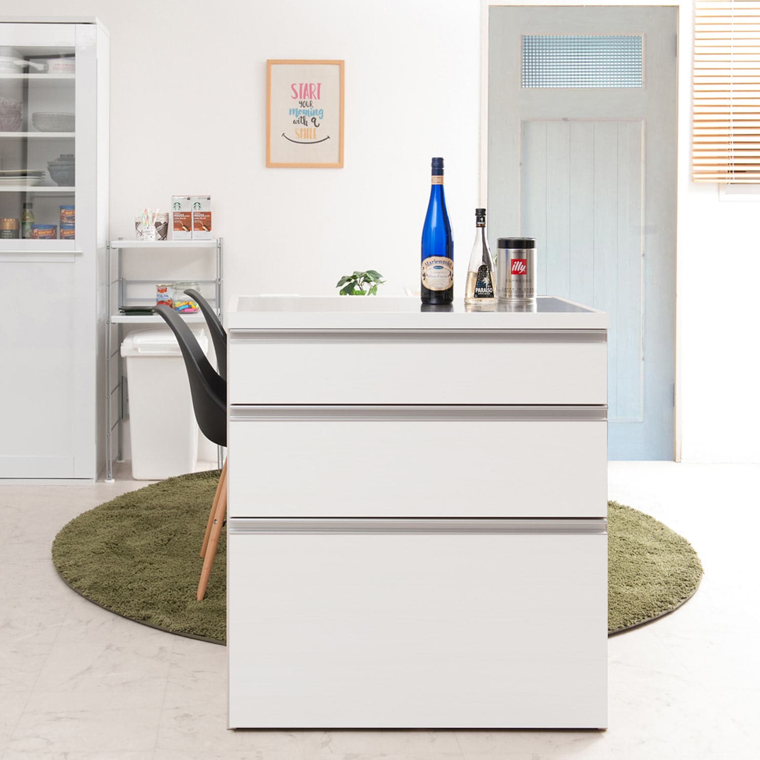 鏡面仕上げのステンレス天板のキッチンカウンター（キッチンカウンター