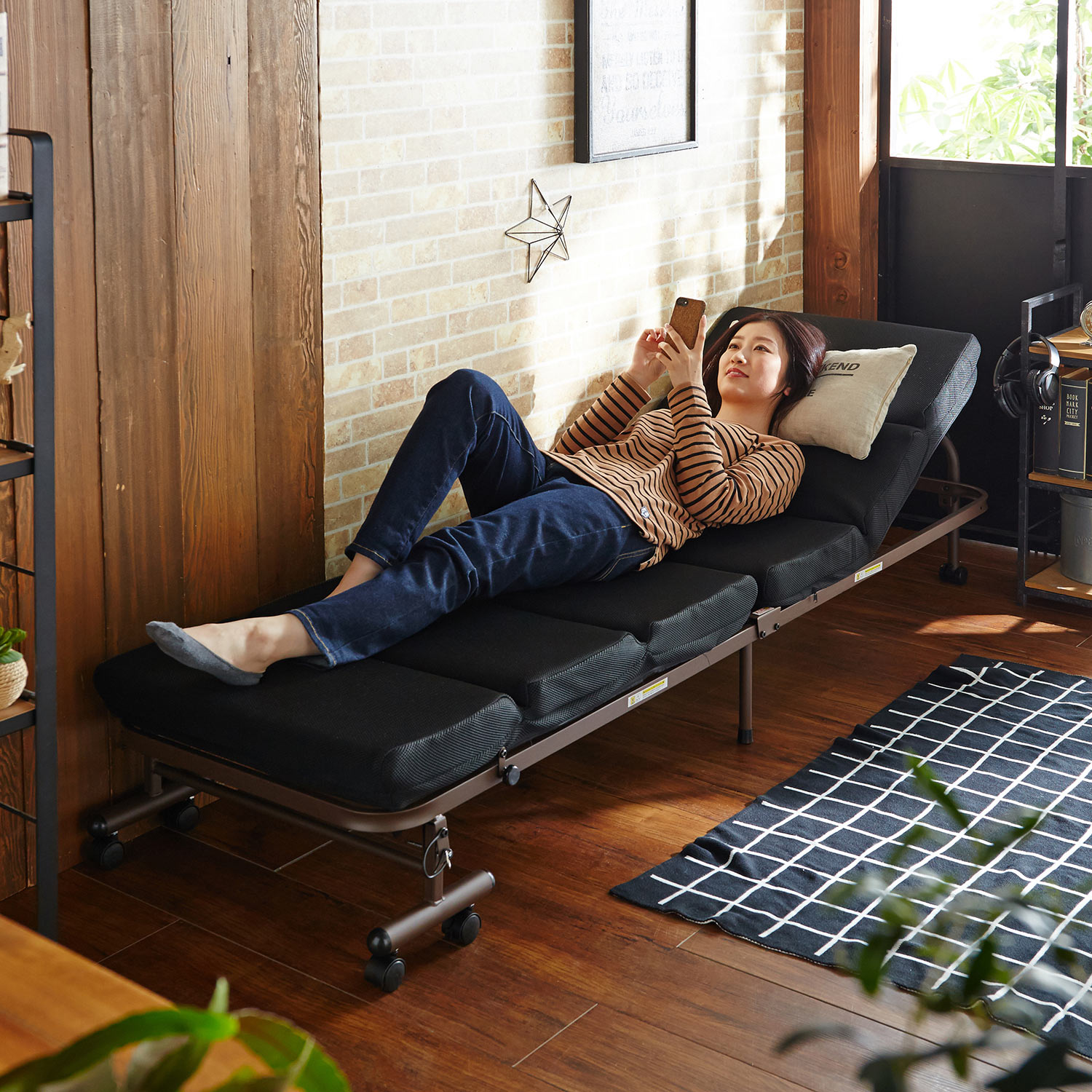 背・フットリクライニング式！コンパクト折りたたみベッド ＜セミ