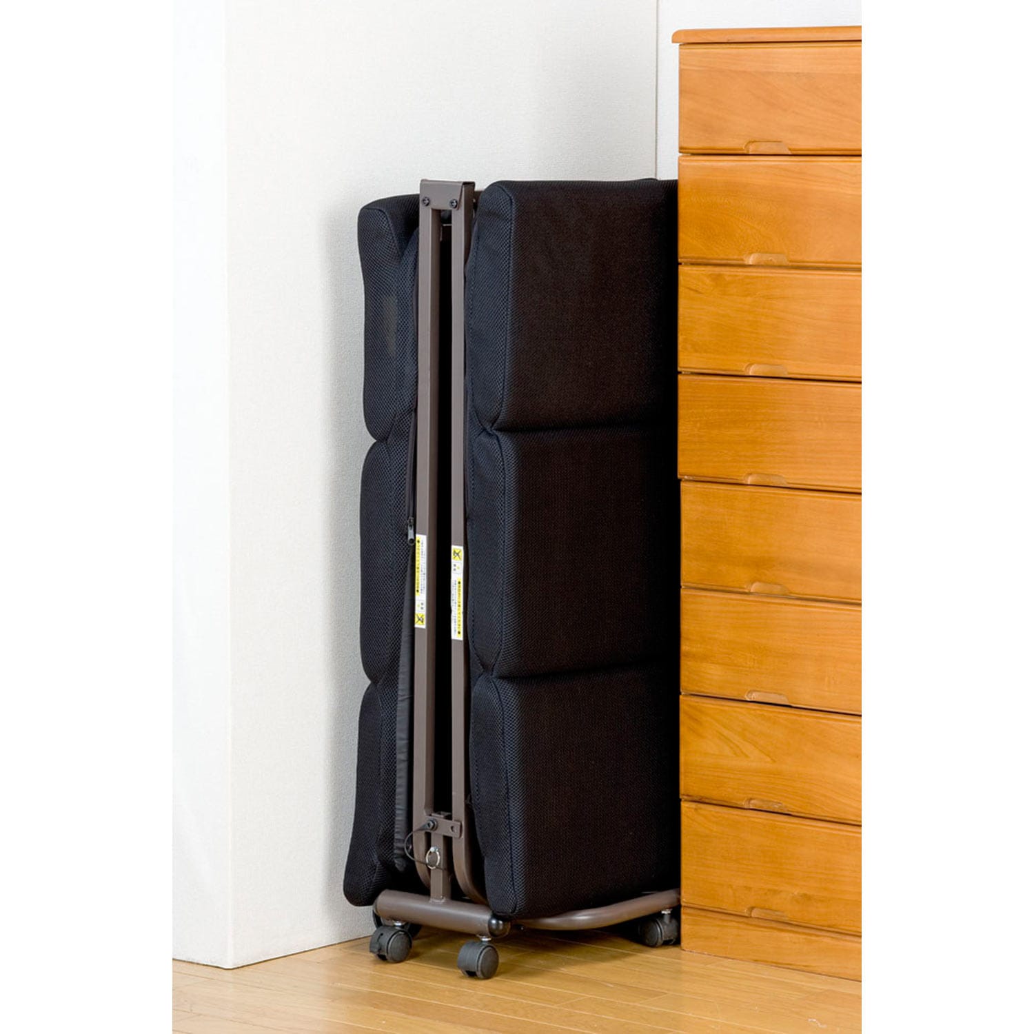 背・フットリクライニング式！コンパクト折りたたみベッド ＜セミ