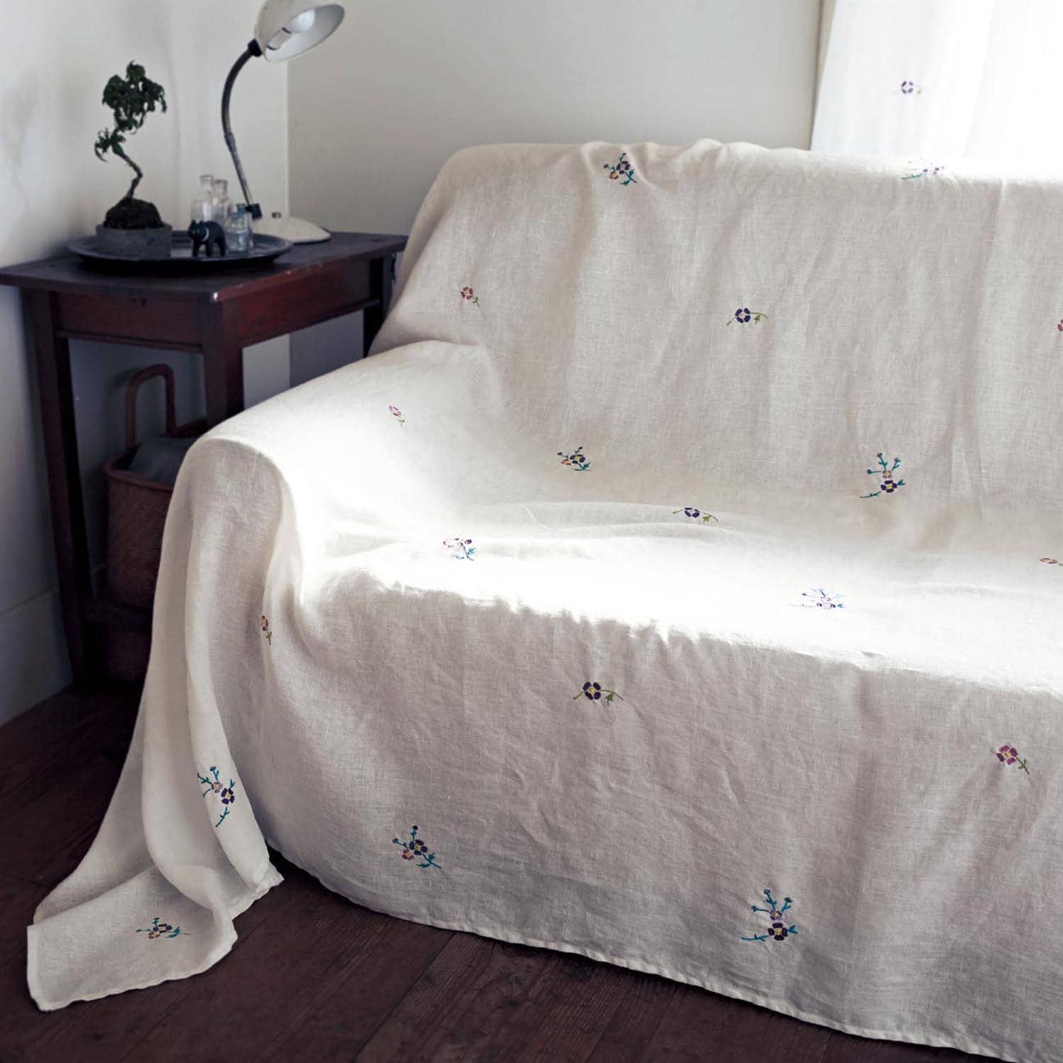 フレンチリネン刺繍のマルチカバー・ソファーカバー（ソファーカバー