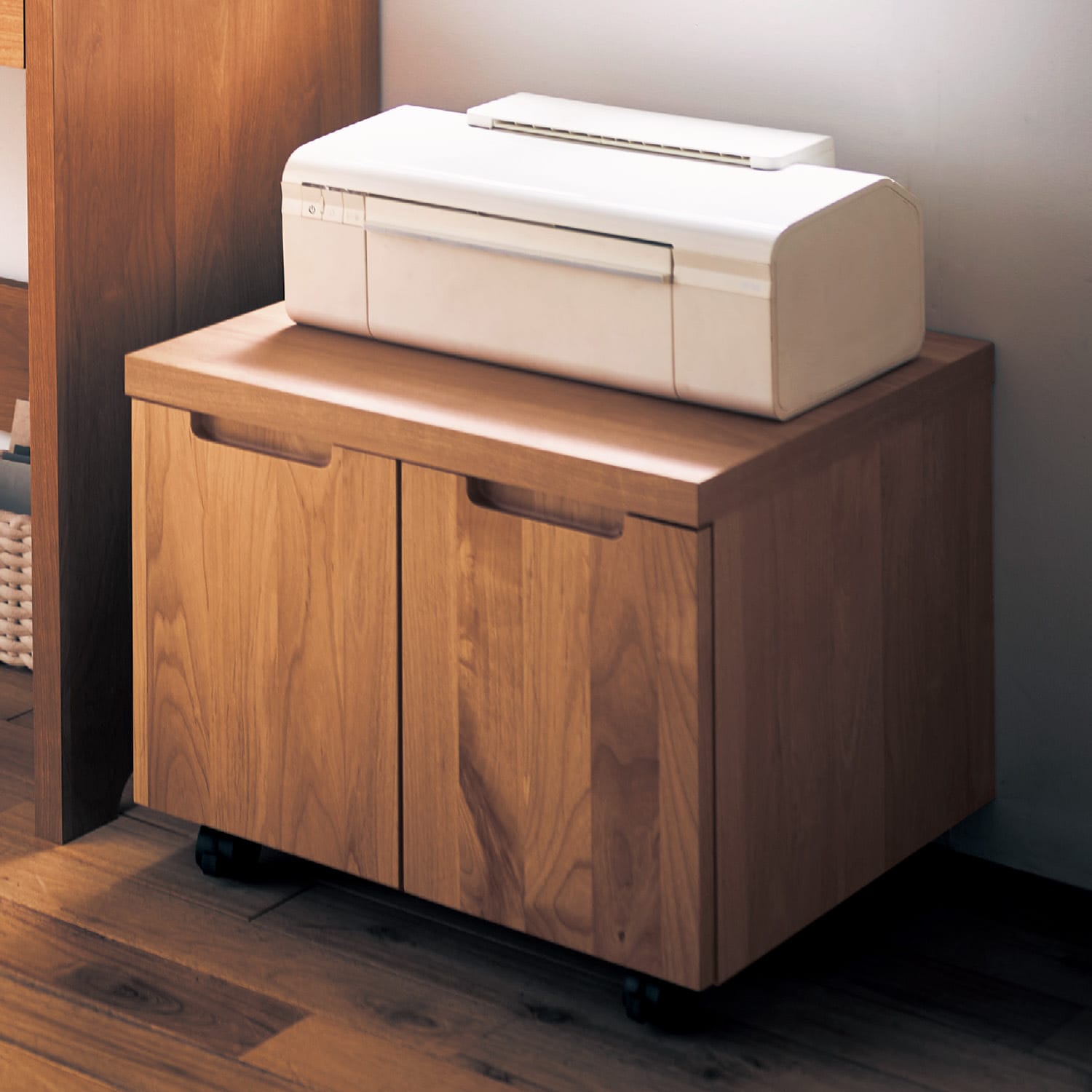 あたたかみのあるアルダー材のワゴン（デスクサイドワゴン/デスク