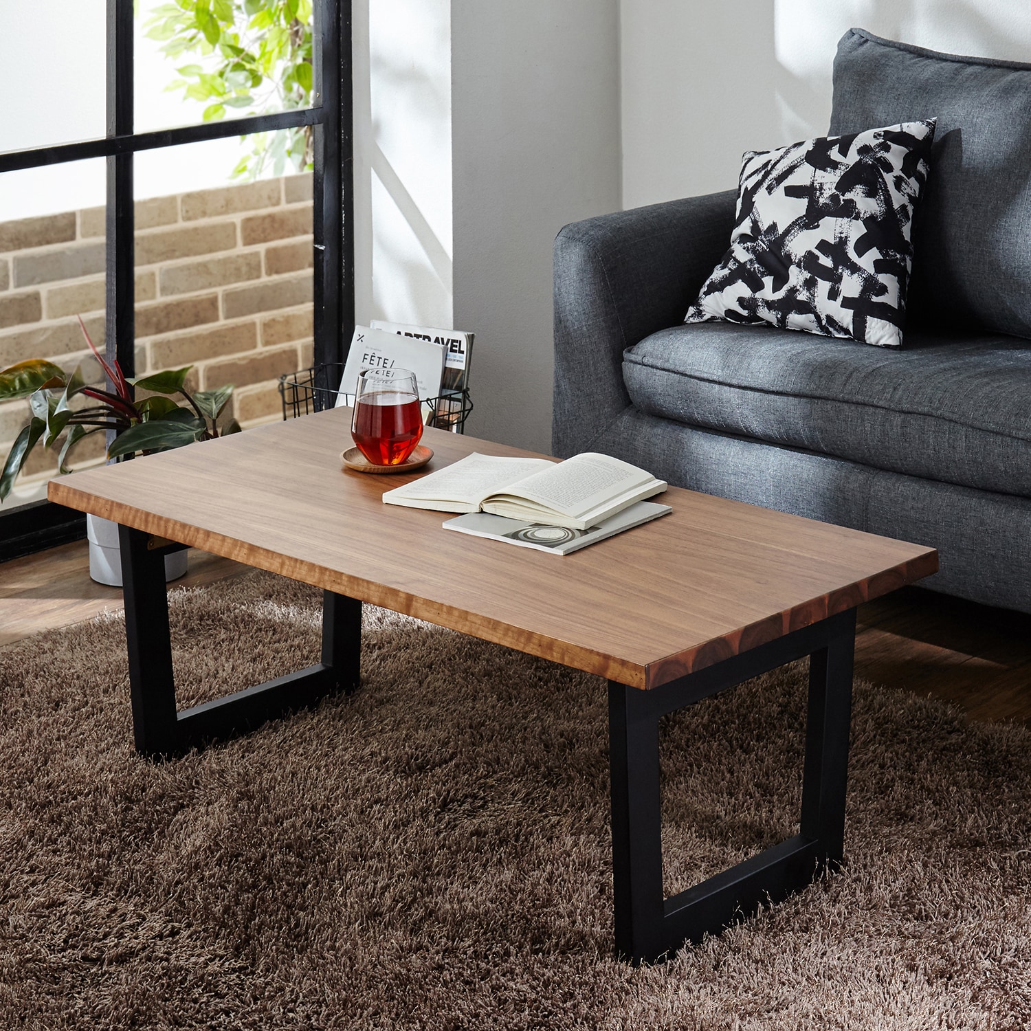 重厚感のあるウォルナット材の折りたたみローテーブル（ローテーブル