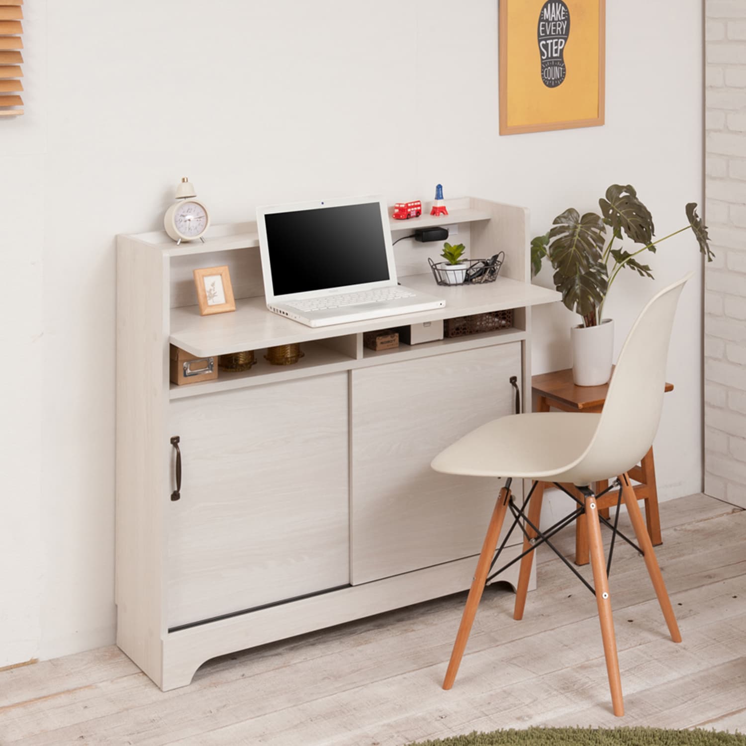 デスクとして使える引戸キャビネット（キャビネット/リビングボード