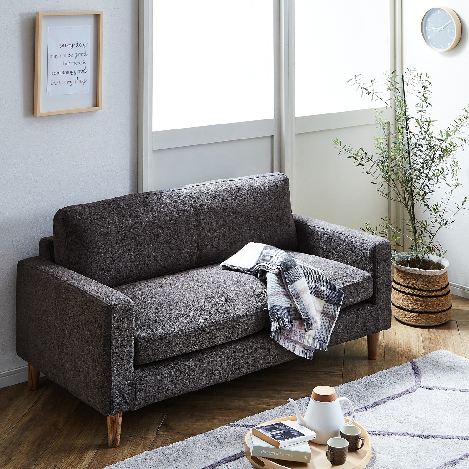 お部屋をすっきり見せるファブリックソファー ＜2人掛け／3人掛け