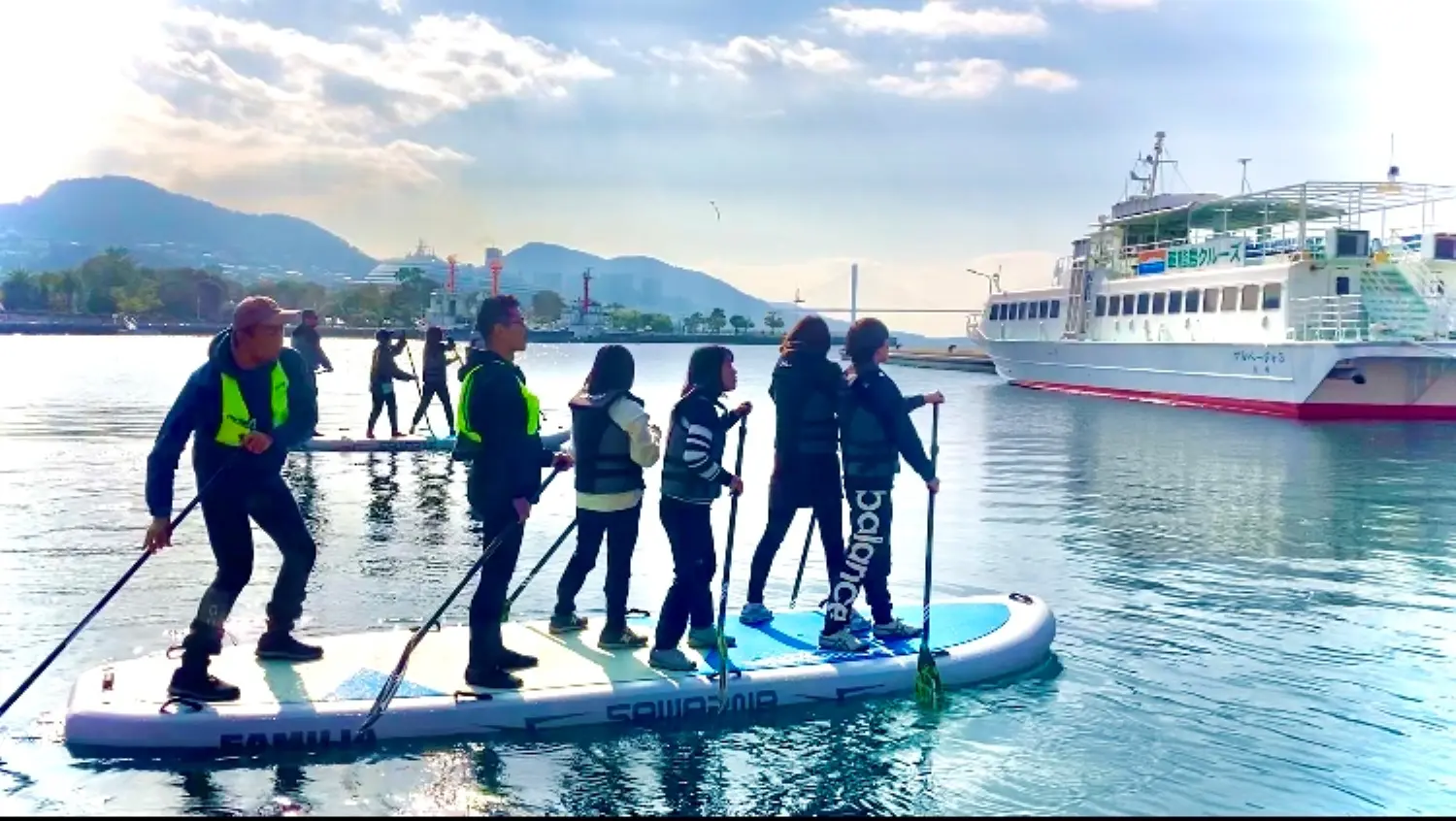 6名様まで乗艇OK☆ Big SUPに皆で乗って観光名所を巡る街中SUPツアー