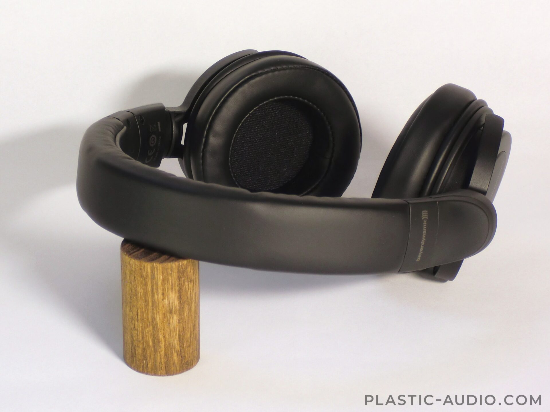 beyerdynamic DT 240 PROのレビュー：聴きやすくあっさりした音