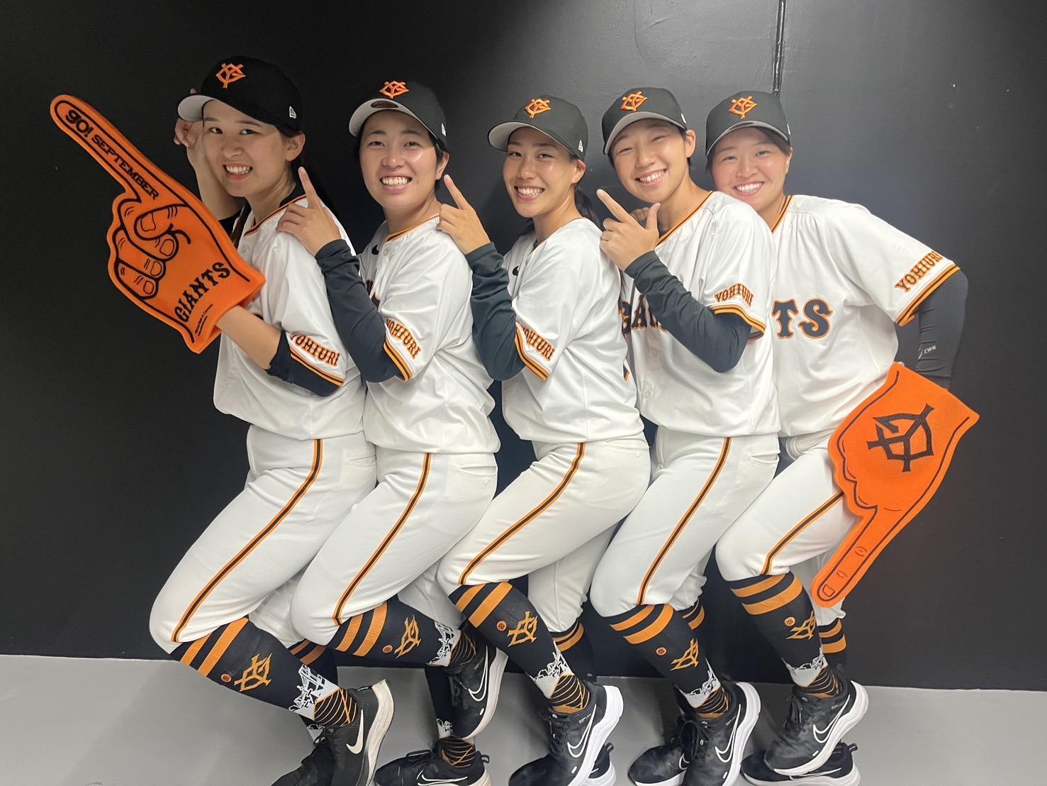 応援を盛り上げる「フォームフィンガー」発売 | 読売ジャイアンツ