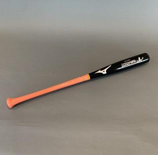 亀井善行選手「通算100本塁打」記念グッズを発売 | 読売ジャイアンツ