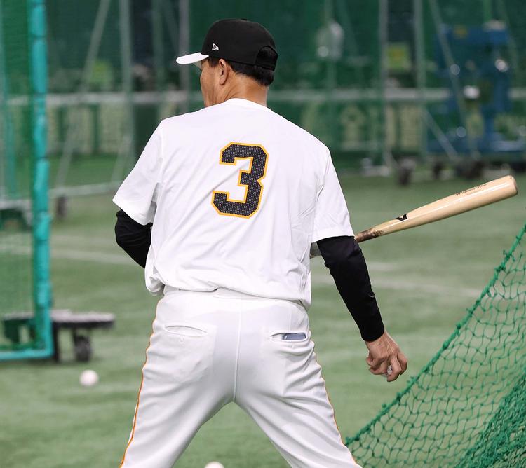 選手着用Tシャツ、ボールを発売 長嶋茂雄DAY | 読売ジャイアンツ（巨人