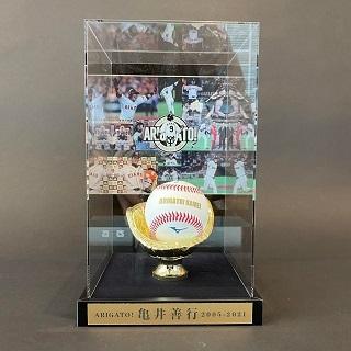 亀井善行選手「引退記念グッズ」を発売 | 読売ジャイアンツ（巨人軍